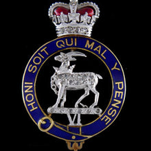 Load image into Gallery viewer, Royal Warwickshire Regiment Brooch
