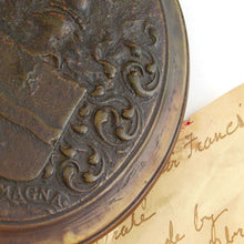 Load image into Gallery viewer, Sir Francis Drake Pressed Horn Box, 1710