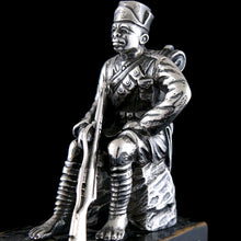 Load image into Gallery viewer, King&#39;s African Rifles -&nbsp; An Edwardian Figure of an Askari, 1903
