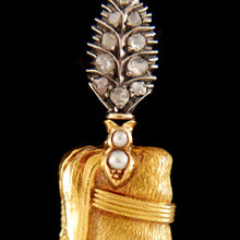 Load image into Gallery viewer, Victorian Hussars Busby Brooch
