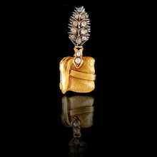 Load image into Gallery viewer, Victorian Hussars Busby Brooch
