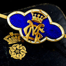 Load image into Gallery viewer, Prince and Princess of Wales Presentation Bar Brooch
