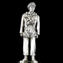 Load image into Gallery viewer, Parachute Regiment - A Pair of George VI Presentation Figures, 1949
